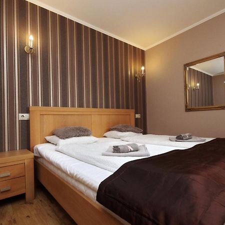 Guest House Romantika Panzio 귤러 외부 사진