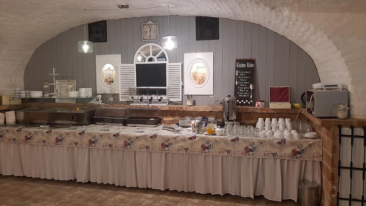 Guest House Romantika Panzio 귤러 외부 사진