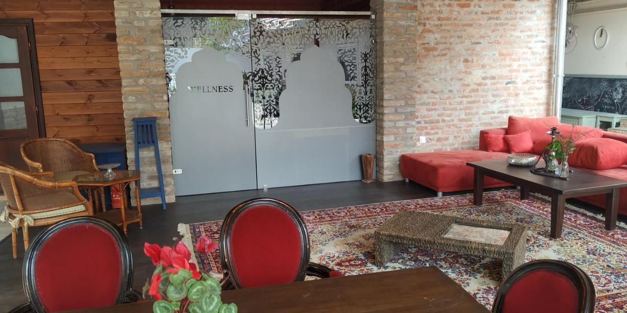 Guest House Romantika Panzio 귤러 외부 사진