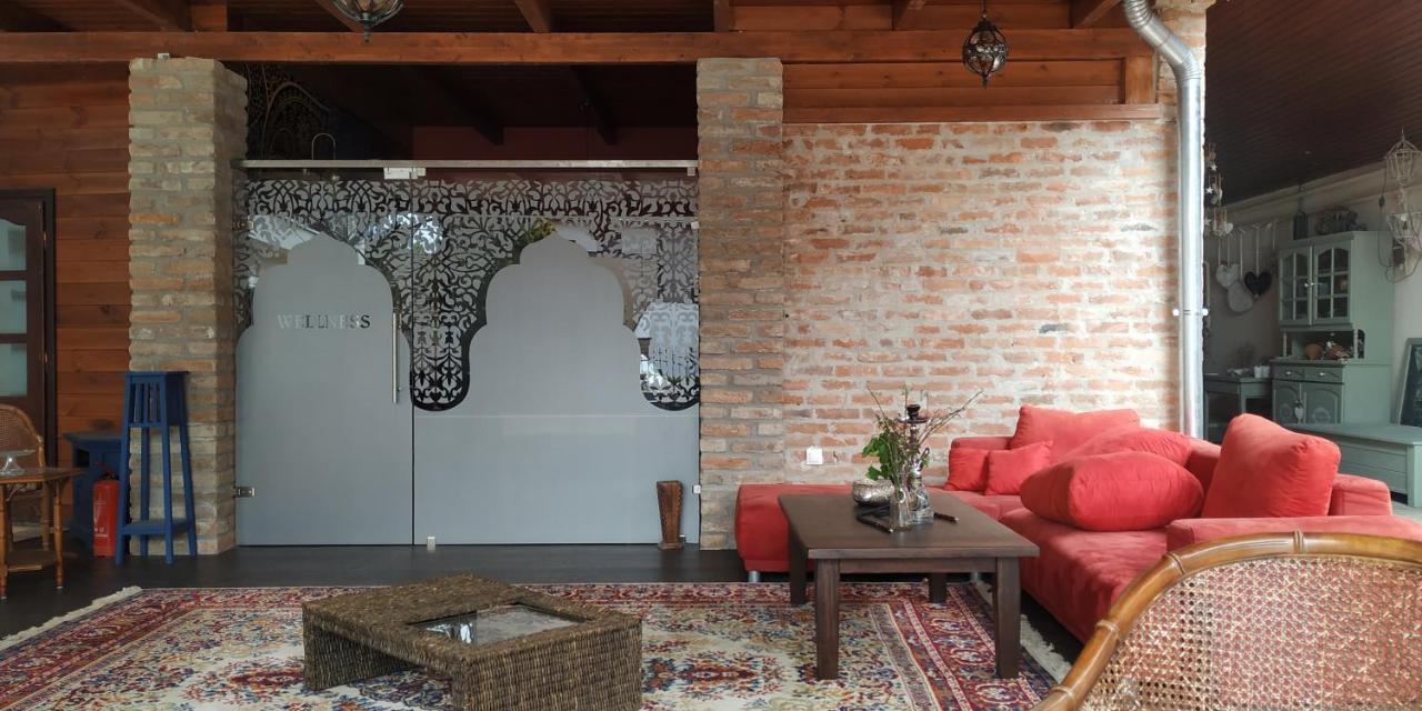 Guest House Romantika Panzio 귤러 외부 사진