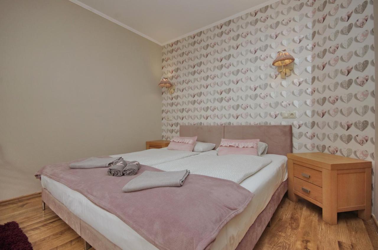 Guest House Romantika Panzio 귤러 외부 사진