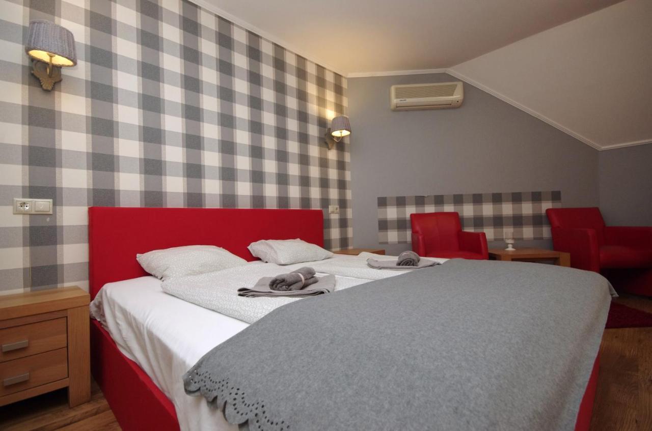 Guest House Romantika Panzio 귤러 외부 사진