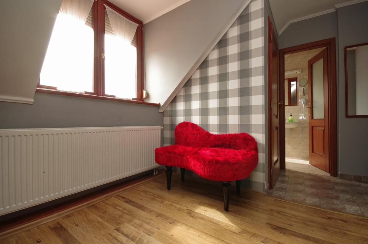 Guest House Romantika Panzio 귤러 외부 사진