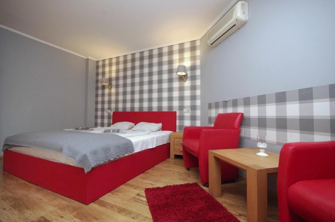 Guest House Romantika Panzio 귤러 외부 사진