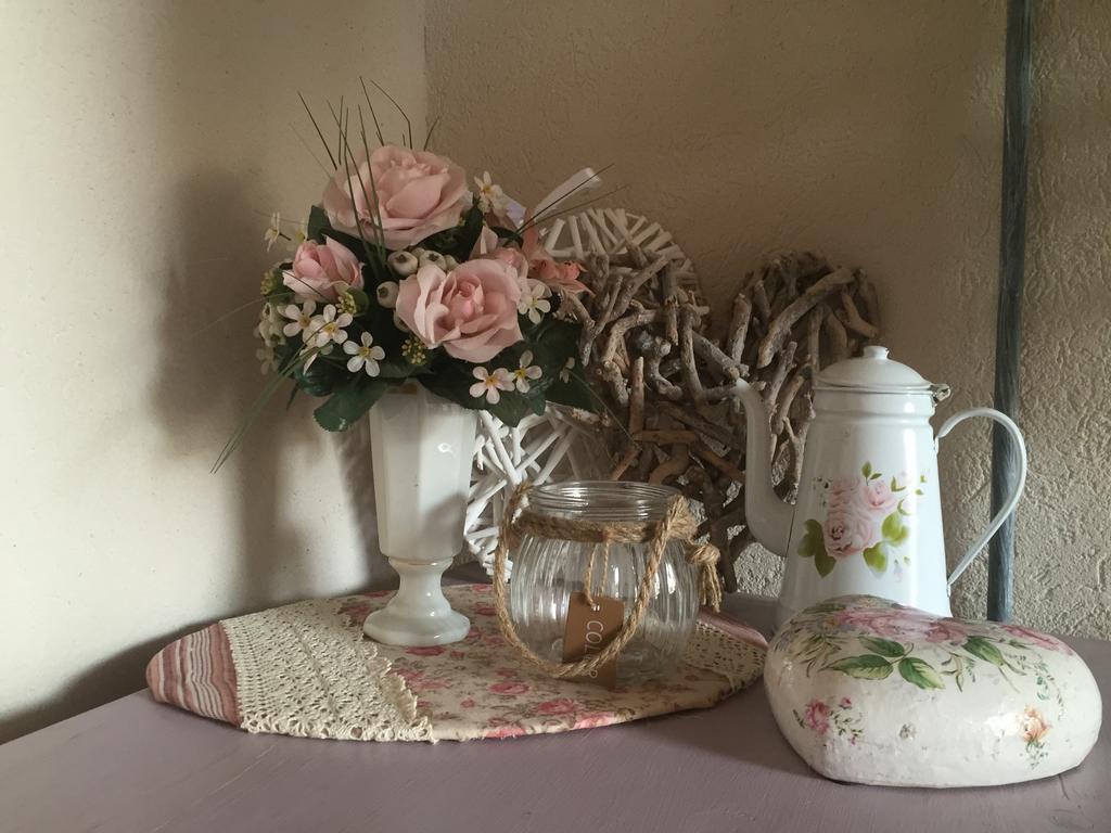 Guest House Romantika Panzio 귤러 외부 사진