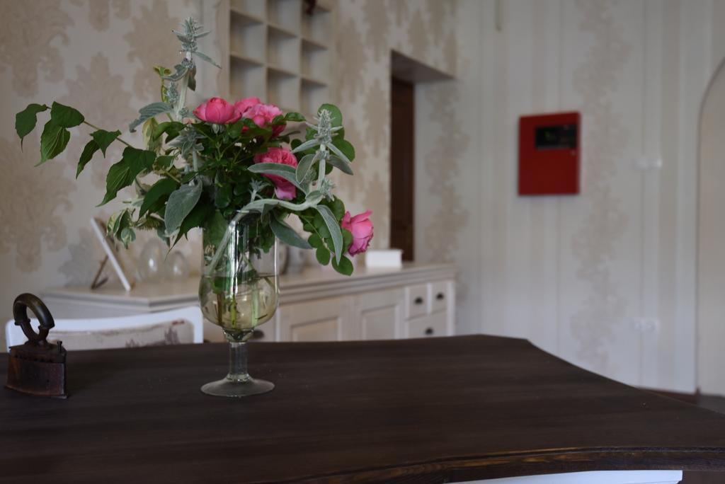 Guest House Romantika Panzio 귤러 외부 사진