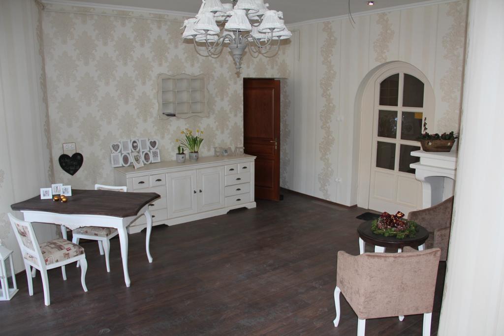 Guest House Romantika Panzio 귤러 외부 사진