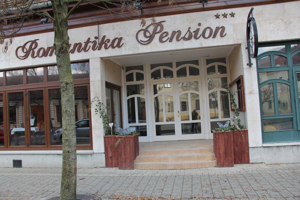 Guest House Romantika Panzio 귤러 외부 사진