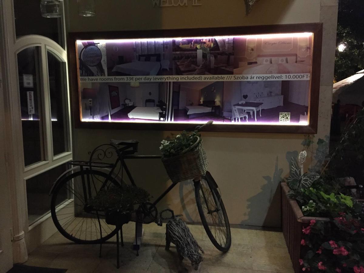 Guest House Romantika Panzio 귤러 외부 사진