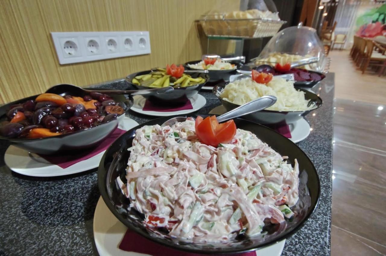 Guest House Romantika Panzio 귤러 외부 사진