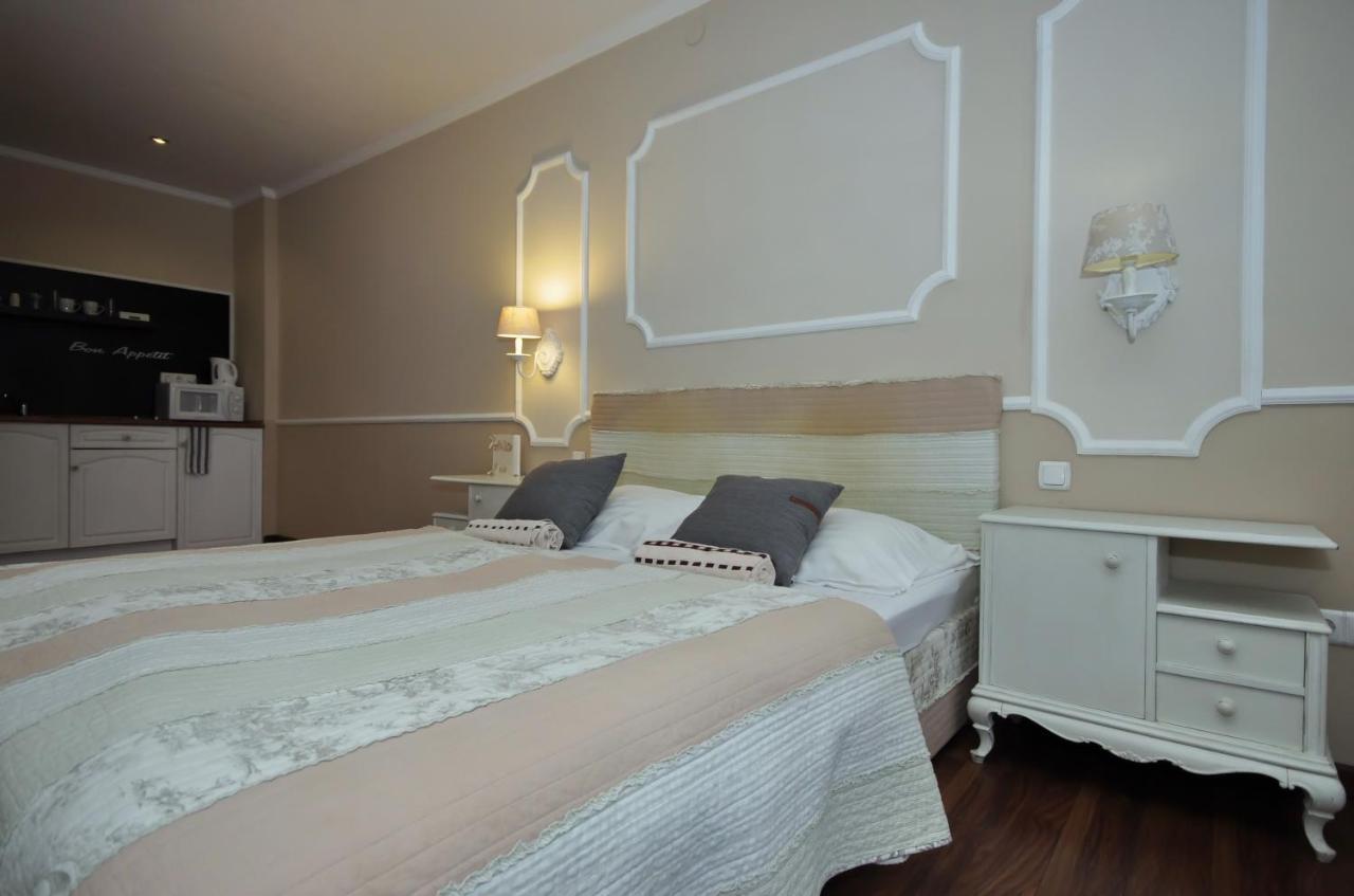Guest House Romantika Panzio 귤러 외부 사진