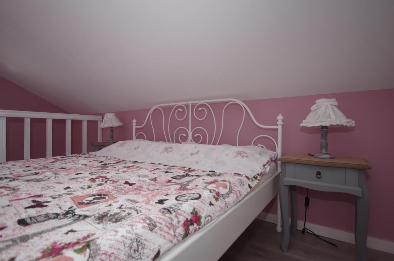 Guest House Romantika Panzio 귤러 외부 사진